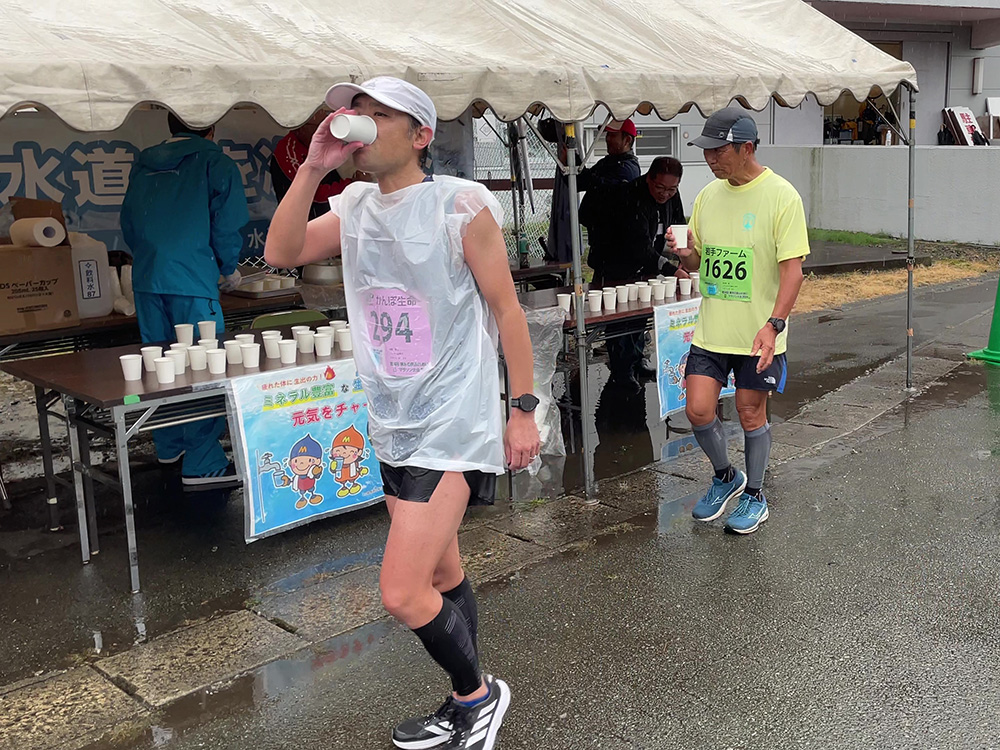 大きなポスターで生出の水をPRしました。